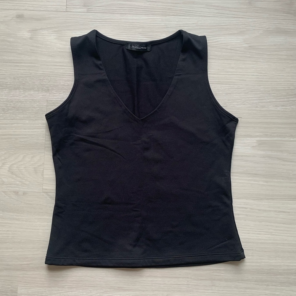 Vintage Jonden Black V-Neck 🖤